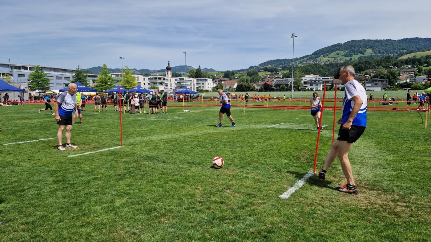 12-fussball-stafette-g2-manner.jpg